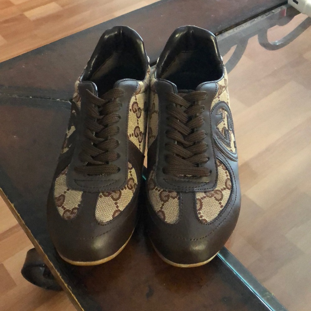 EUC - Authentic Gucci Shoes - Size 5